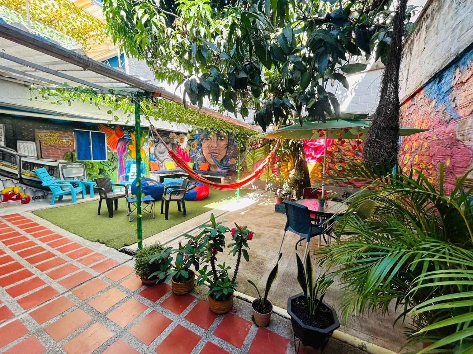 Blue Coast Hostal Medellín Esterno foto