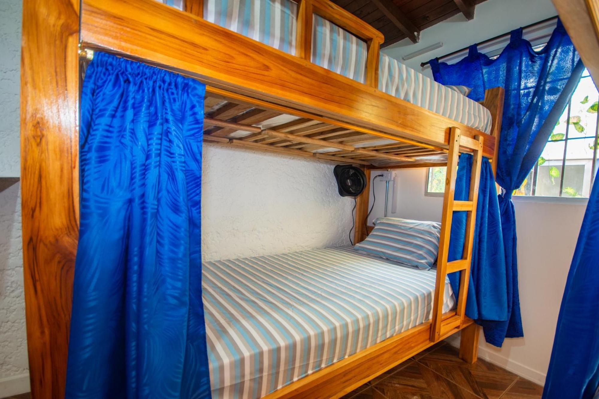 Blue Coast Hostal Medellín Esterno foto
