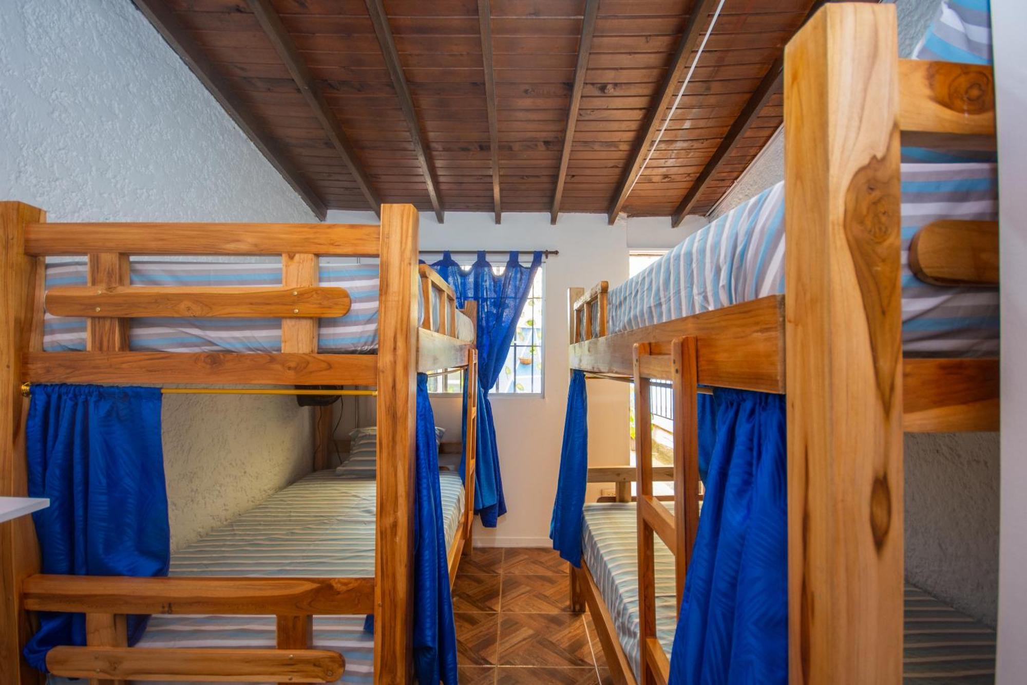 Blue Coast Hostal Medellín Esterno foto