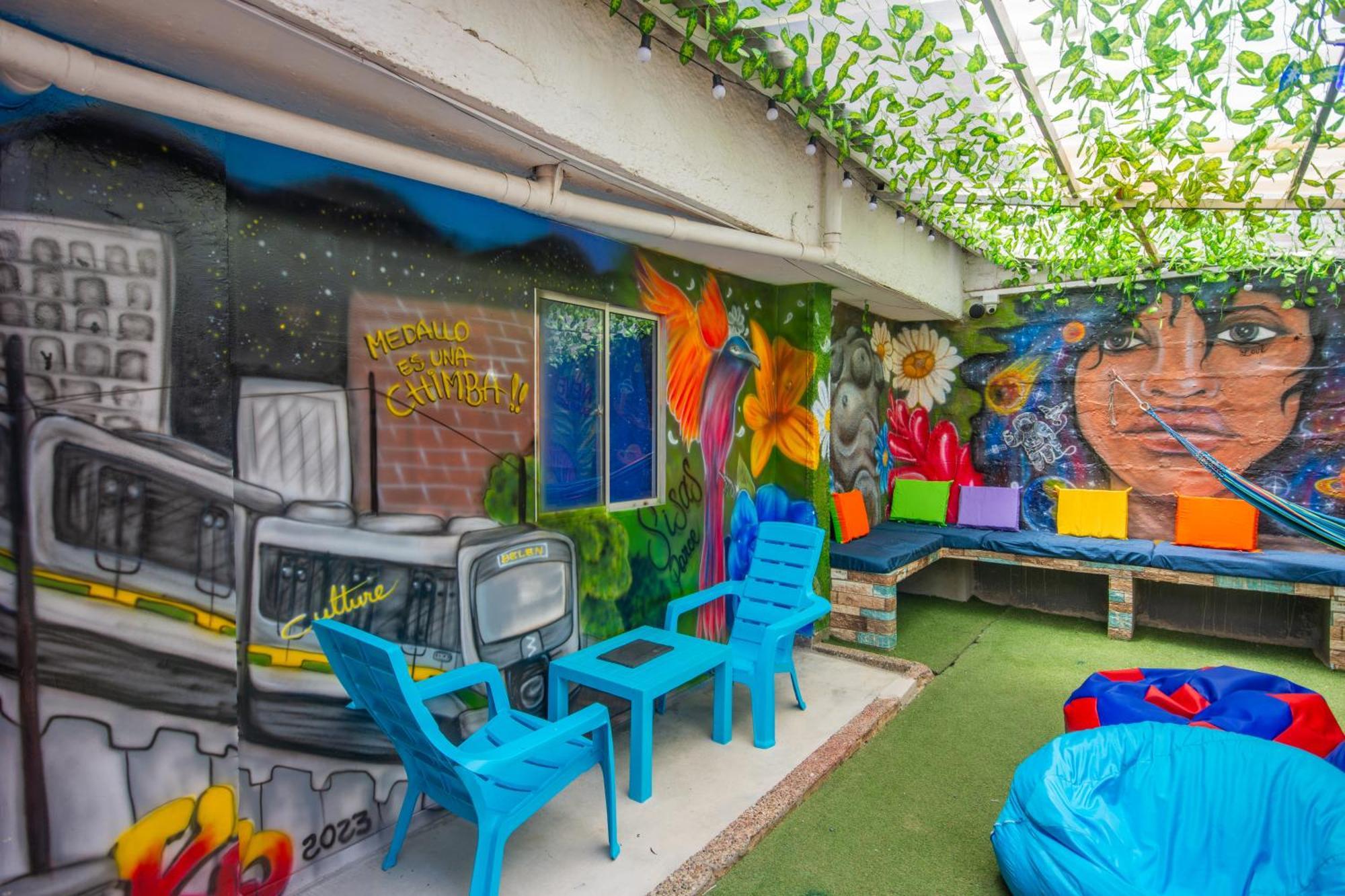 Blue Coast Hostal Medellín Esterno foto