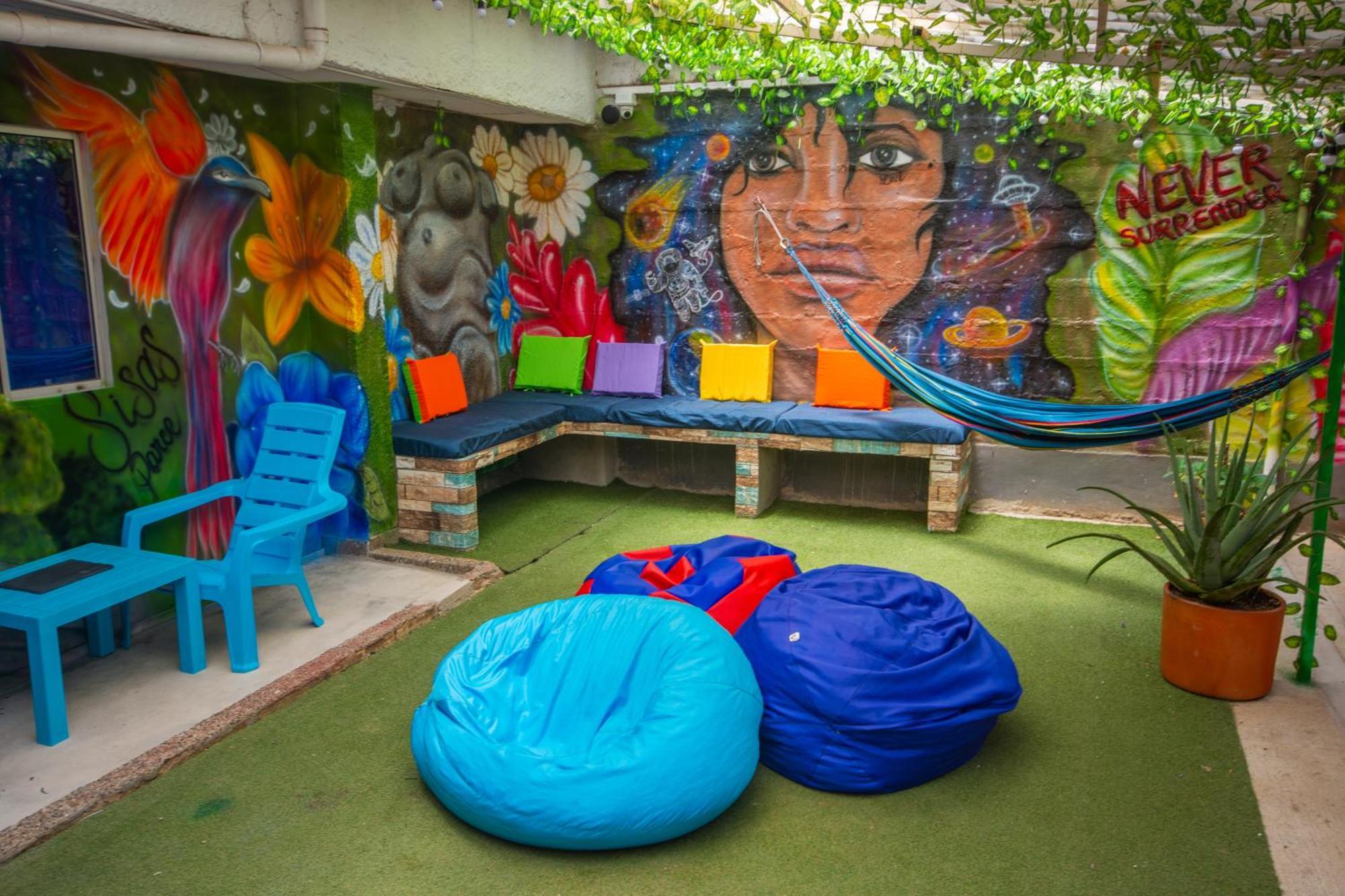 Blue Coast Hostal Medellín Esterno foto