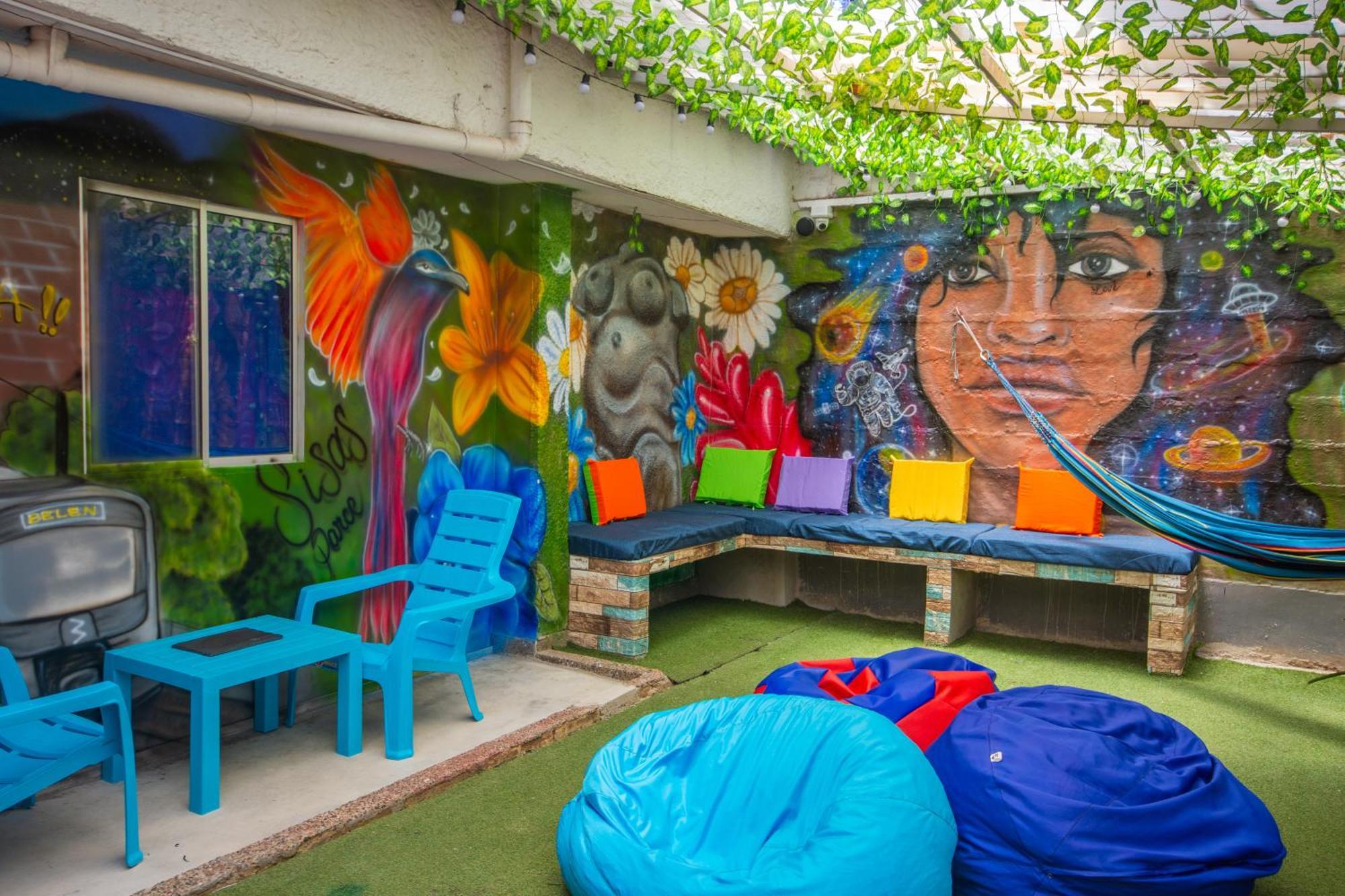 Blue Coast Hostal Medellín Esterno foto