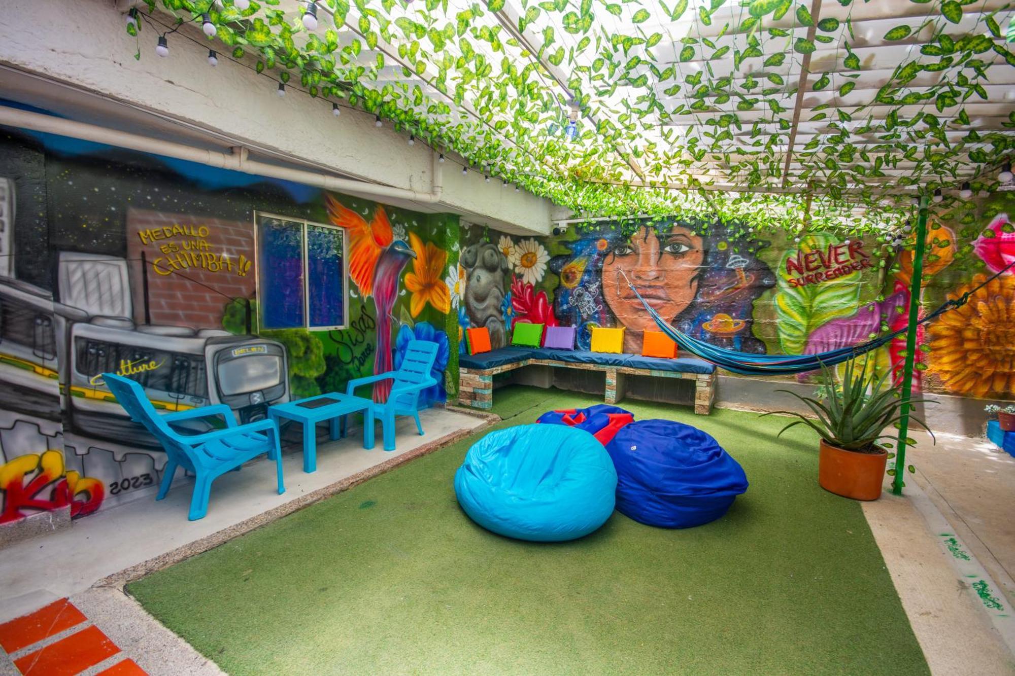 Blue Coast Hostal Medellín Esterno foto