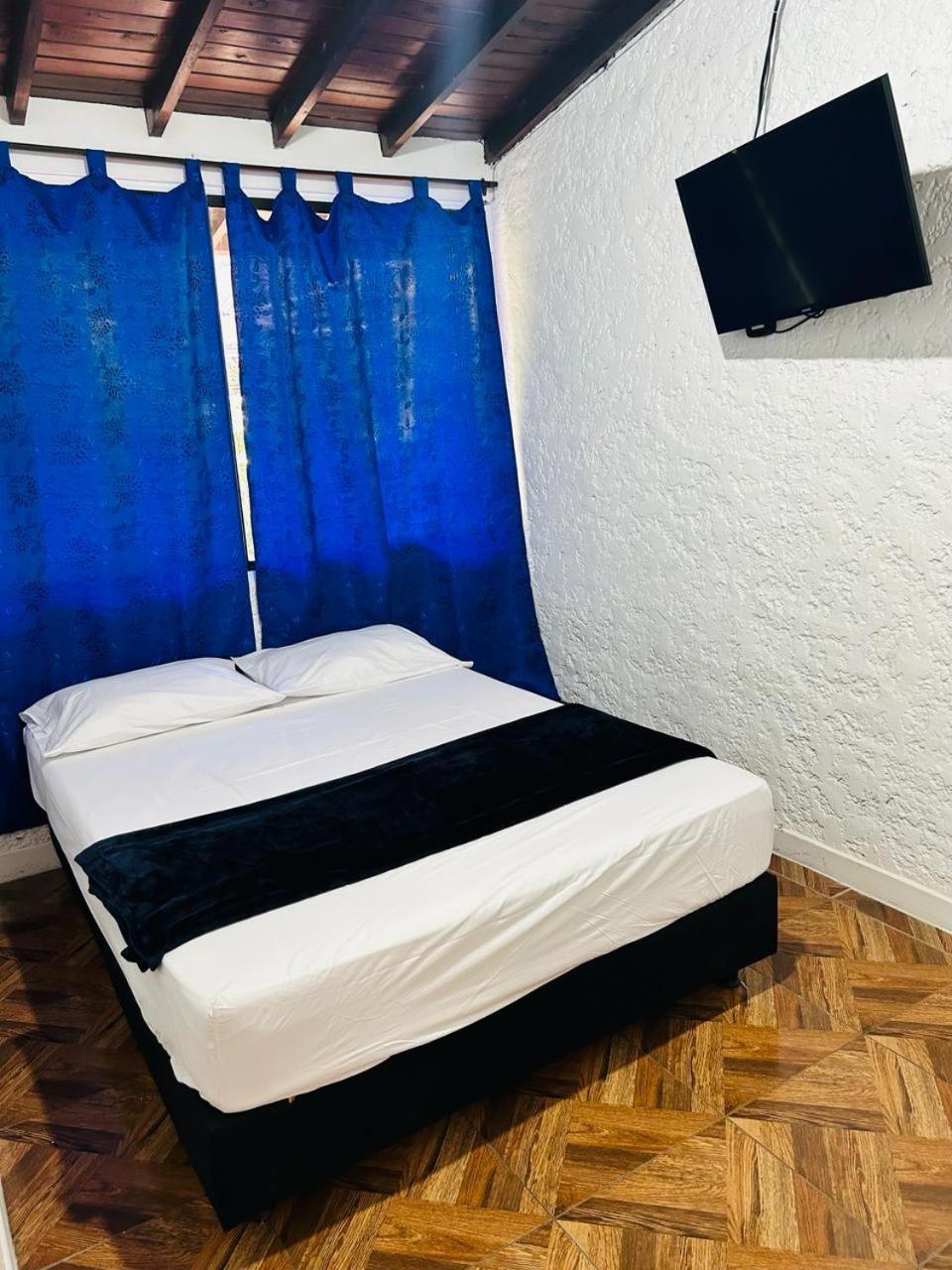 Blue Coast Hostal Medellín Esterno foto