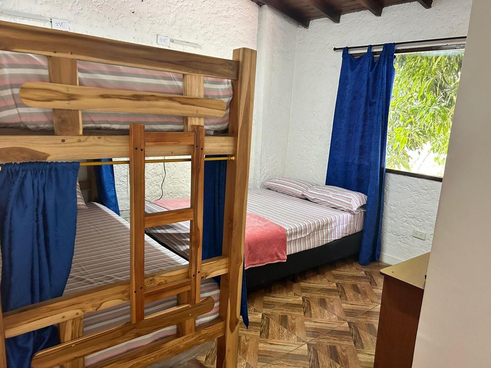 Blue Coast Hostal Medellín Esterno foto