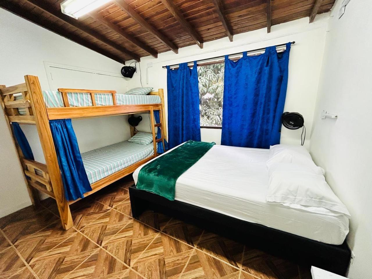 Blue Coast Hostal Medellín Esterno foto