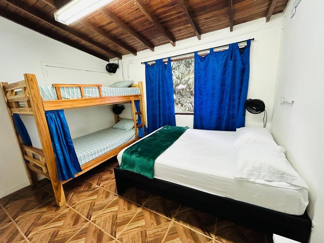 Blue Coast Hostal Medellín Esterno foto
