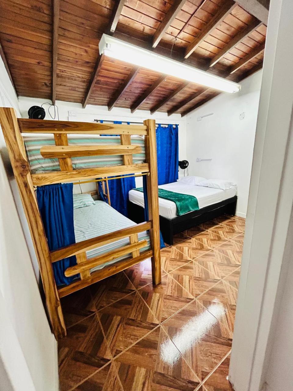 Blue Coast Hostal Medellín Esterno foto